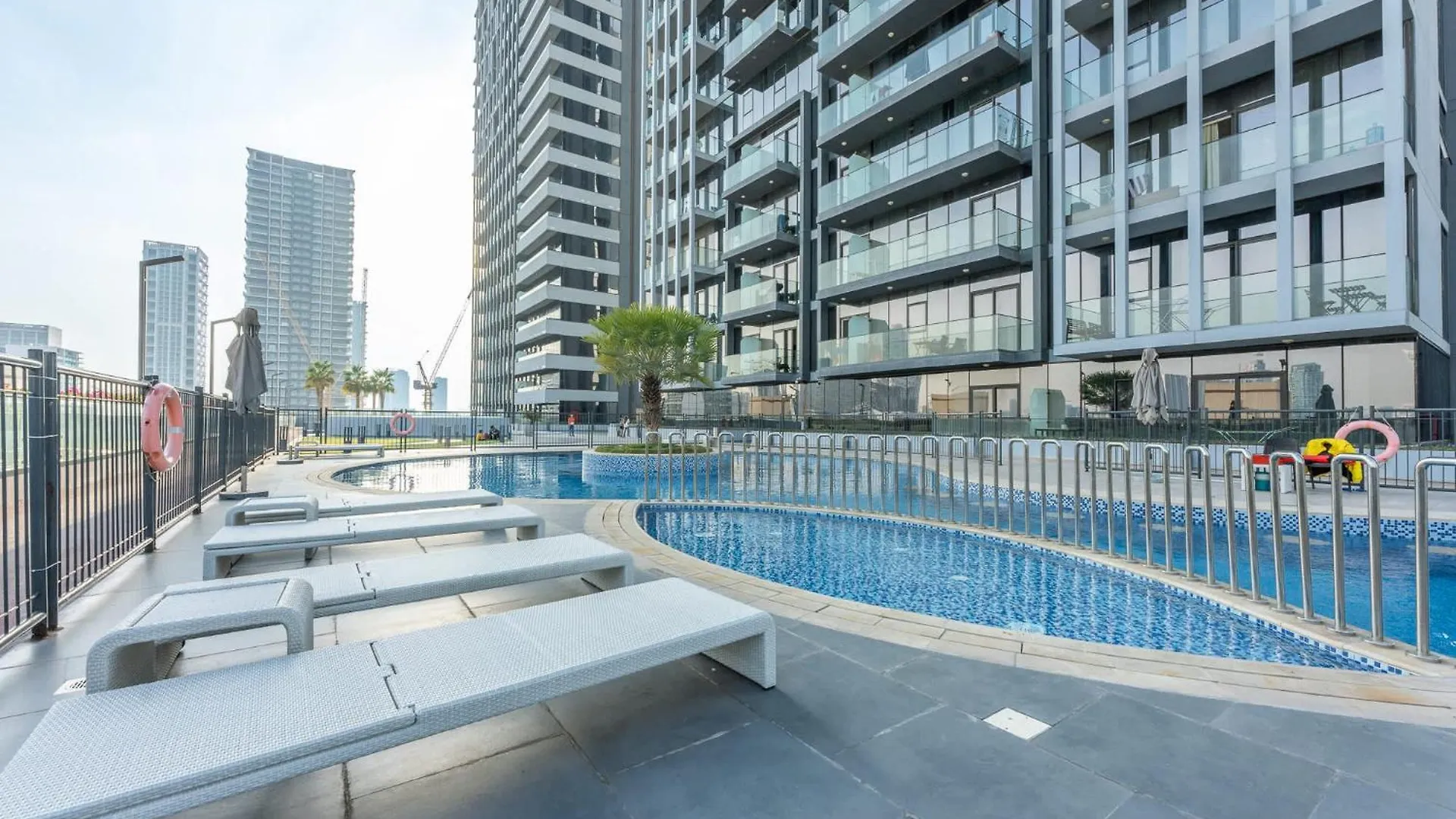 Sophisticated 1 Bedroom Apartment In Bloom Tower B Dubai