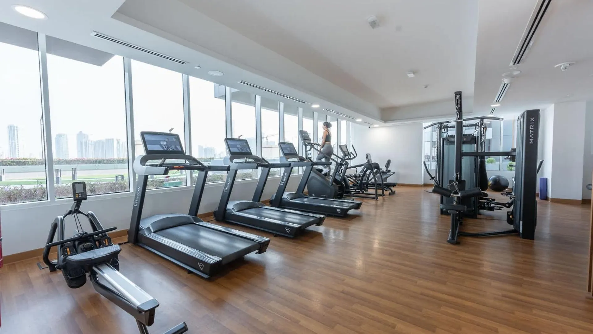 Sophisticated 1 Bedroom Apartment In Bloom Tower B 두바이