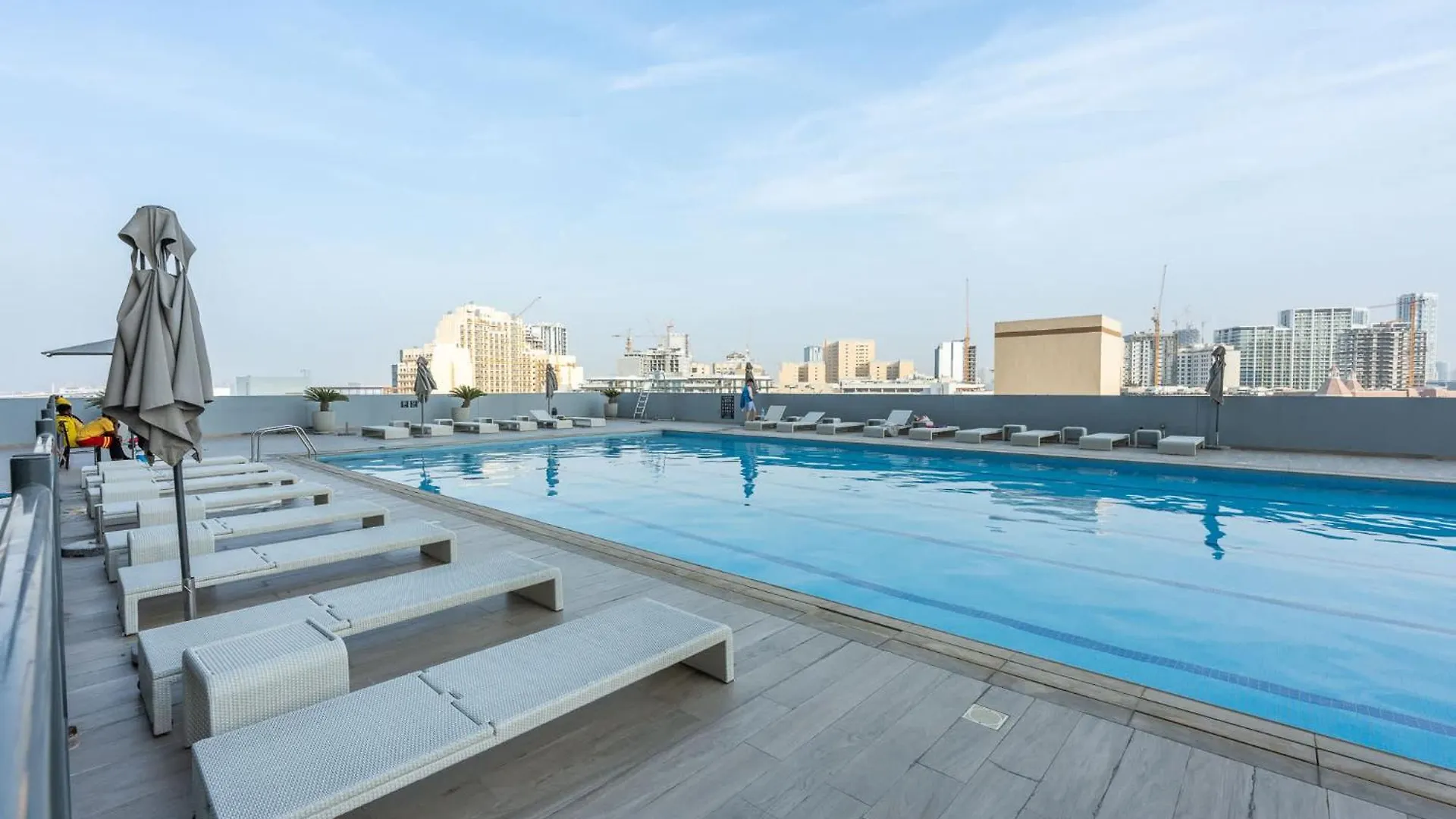 Sophisticated 1 Bedroom Apartment In Bloom Tower B 두바이