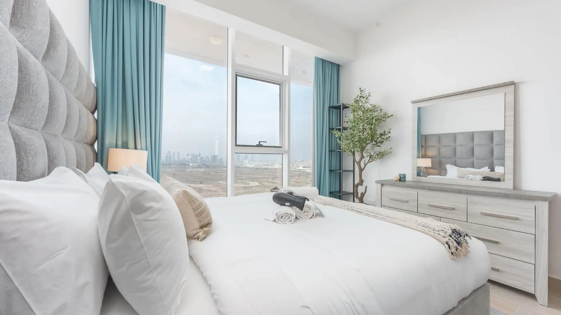 Sophisticated 1 Bedroom Apartment In Bloom Tower B 두바이 0*,