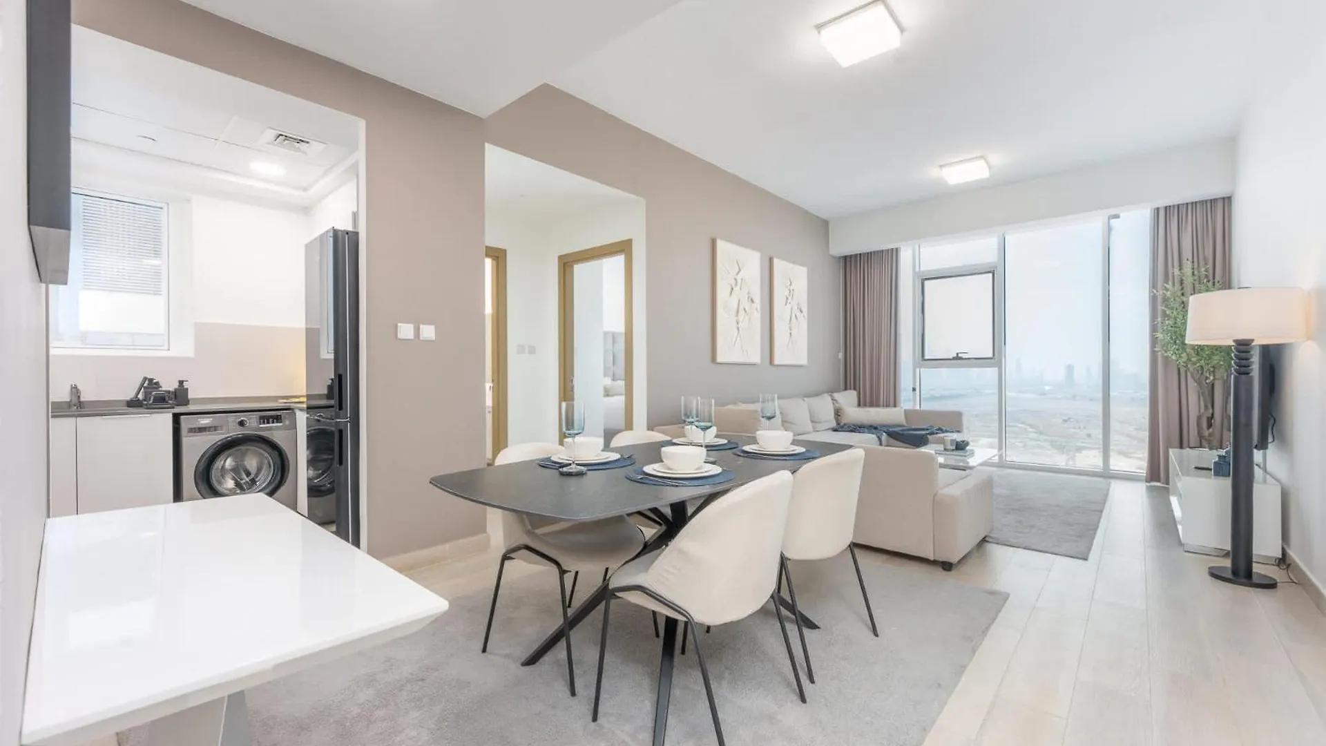 Sophisticated 1 Bedroom Apartment In Bloom Tower B 두바이