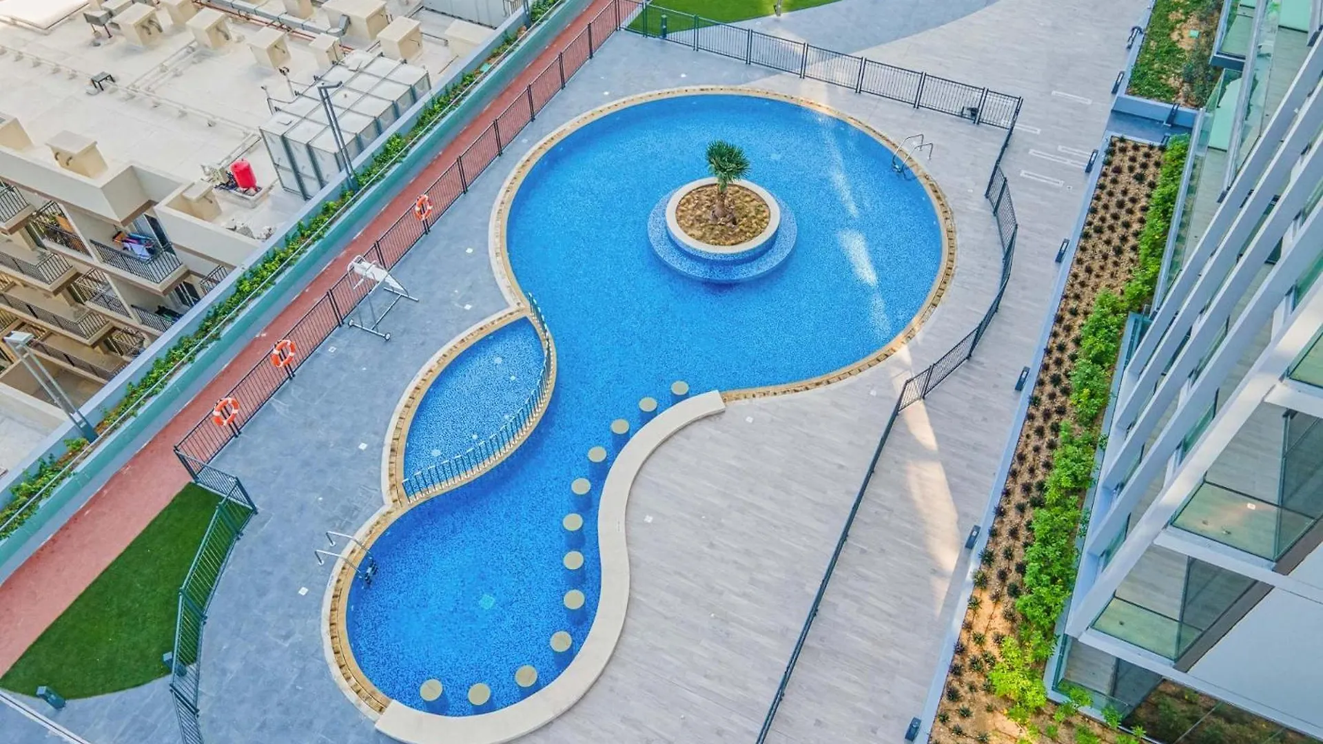 Sophisticated 1 Bedroom Apartment In Bloom Tower B 두바이 0*,  아랍에미리트