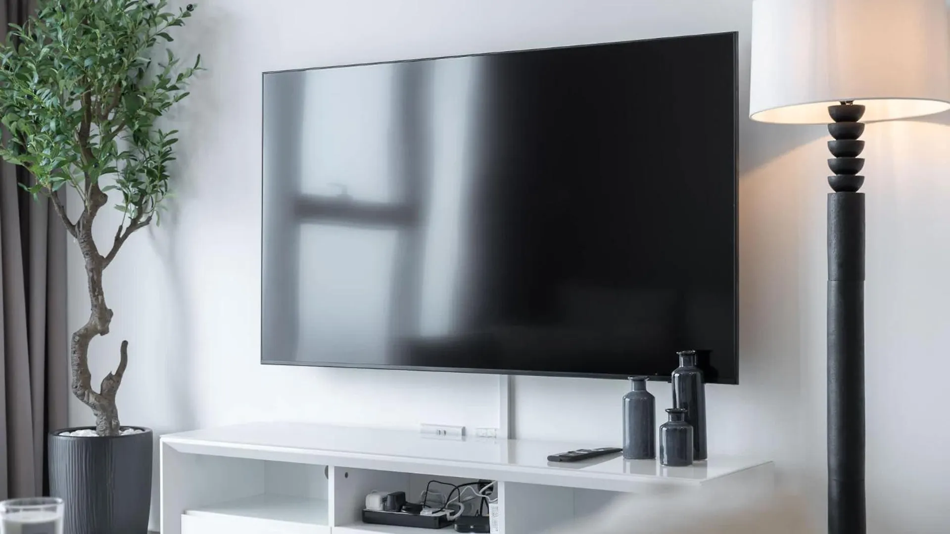 Sophisticated 1 Bedroom Apartment In Bloom Tower B 두바이 아랍에미리트