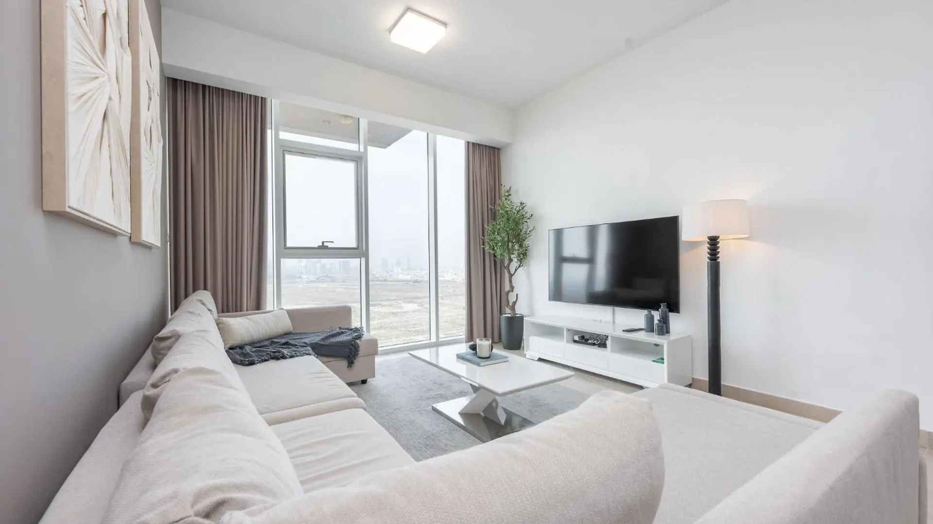 Sophisticated 1 Bedroom Apartment In Bloom Tower B 두바이