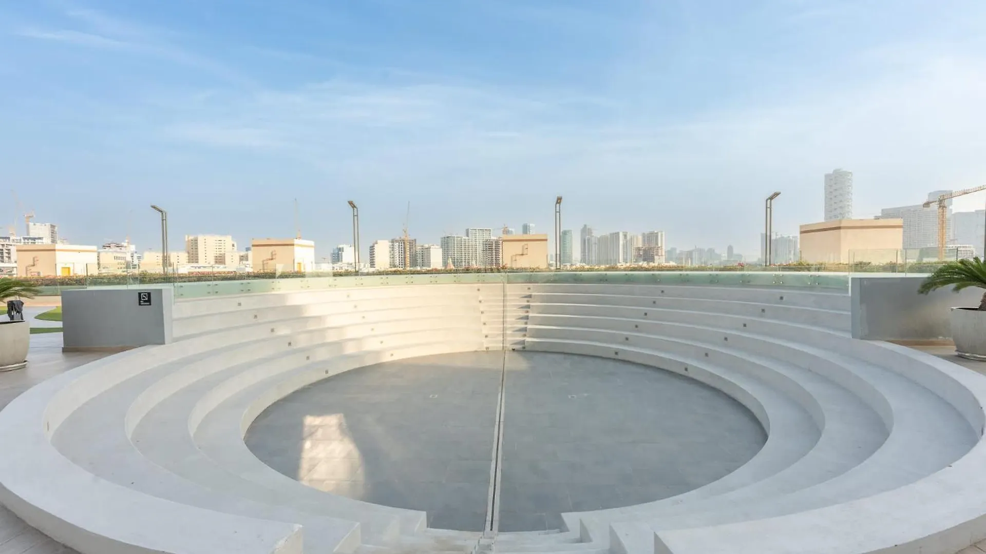 Sophisticated 1 Bedroom Apartment In Bloom Tower B Dubai