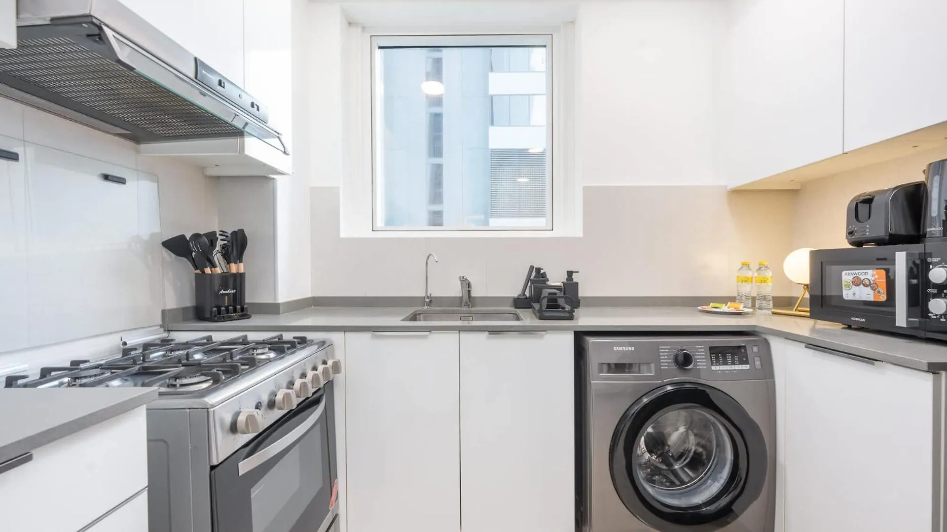 Sophisticated 1 Bedroom Apartment In Bloom Tower B Dubai