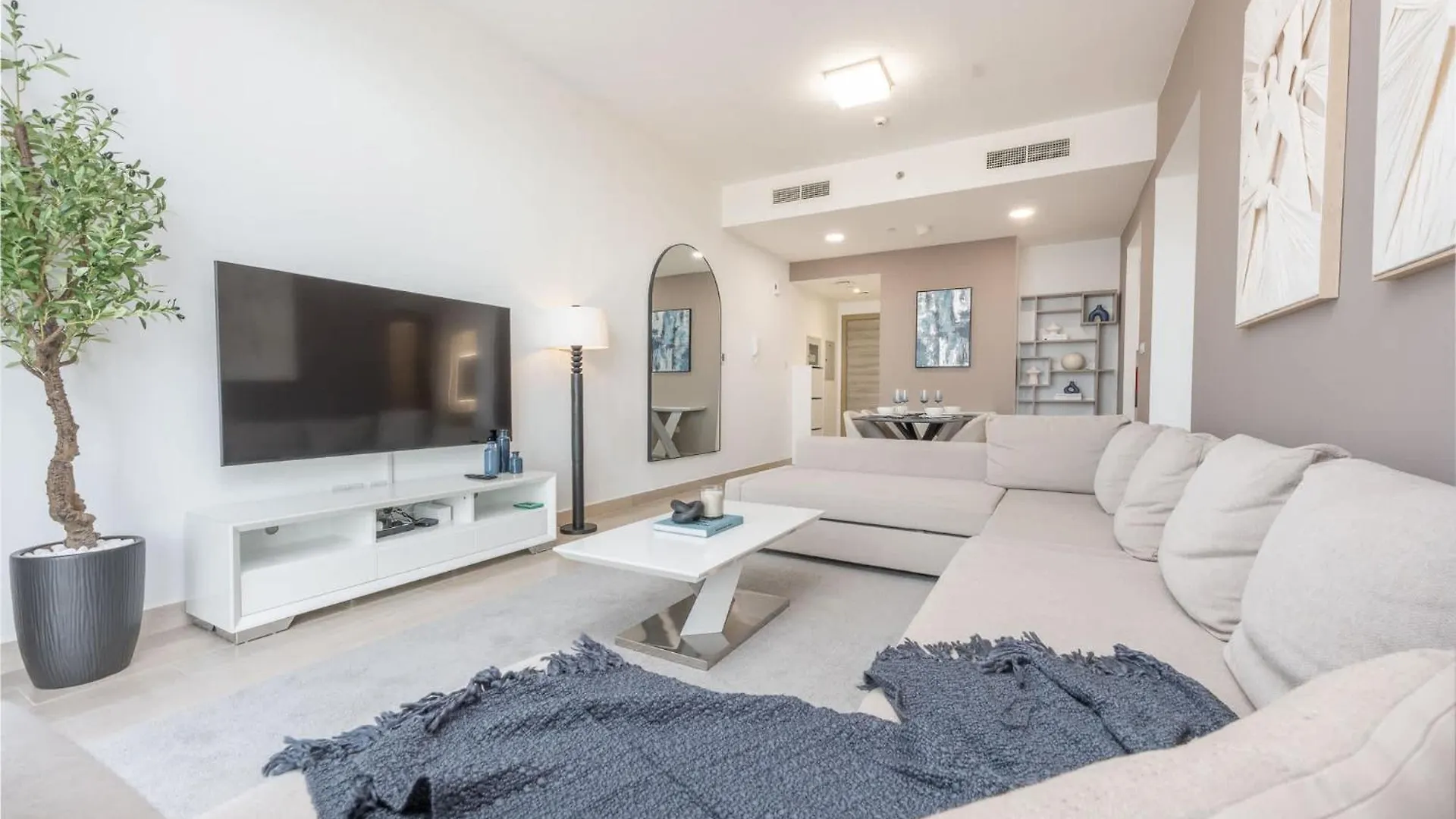 Sophisticated 1 Bedroom Apartment In Bloom Tower B Dubai