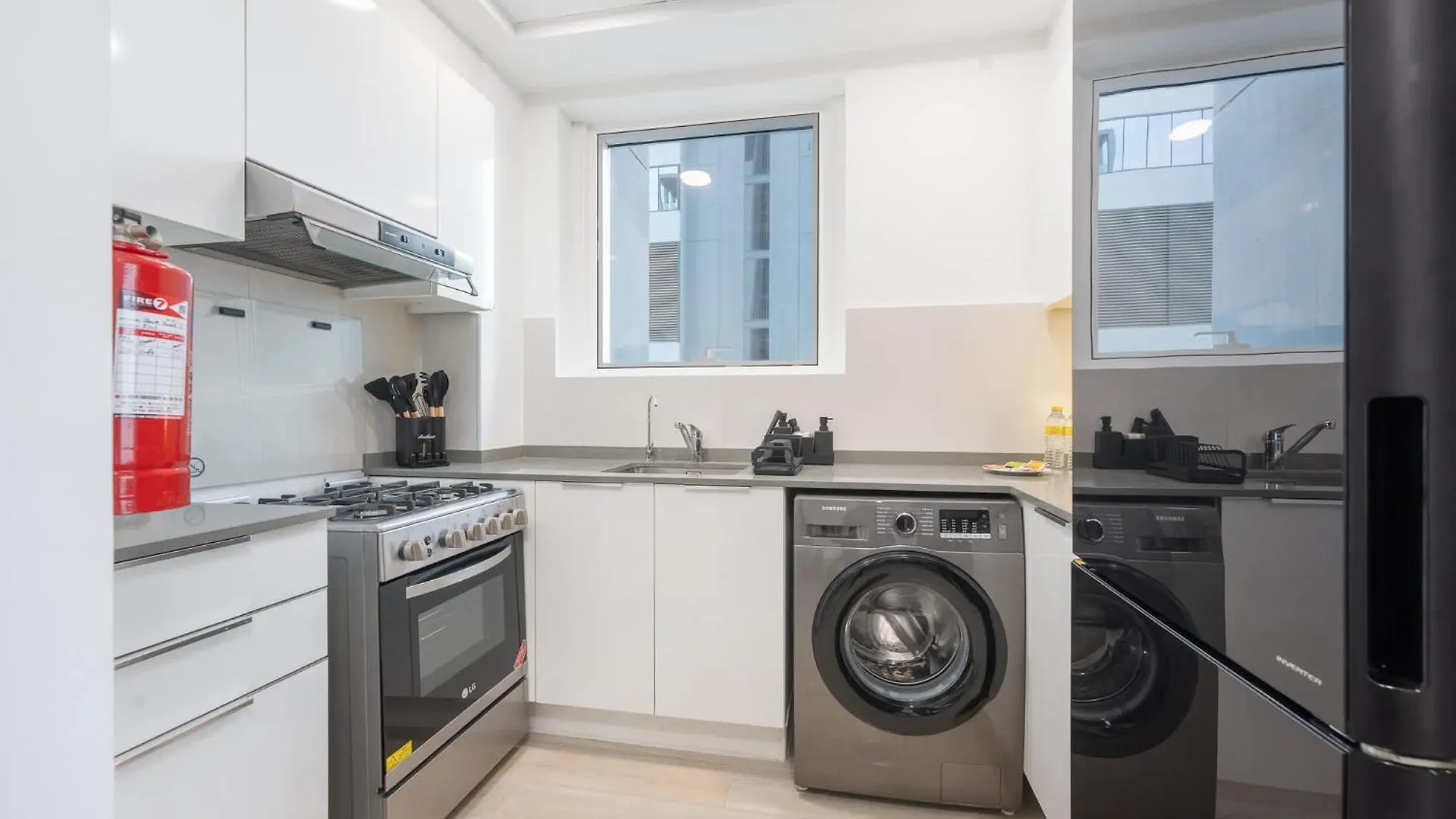 Sophisticated 1 Bedroom Apartment In Bloom Tower B Dubai
