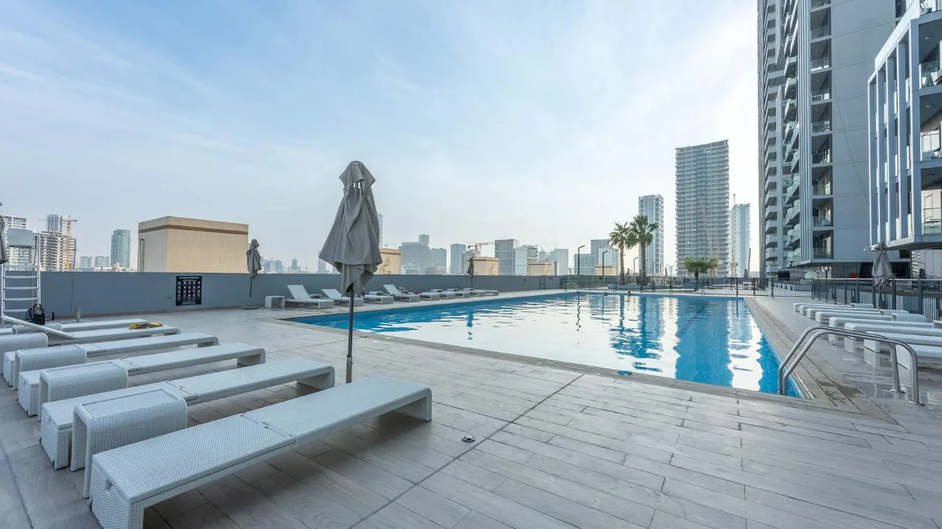 Sophisticated 1 Bedroom Apartment In Bloom Tower B Dubai
