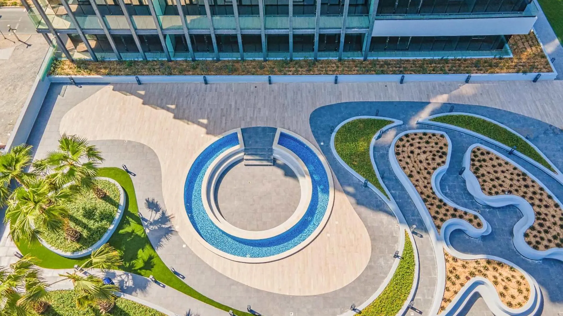 Sophisticated 1 Bedroom Apartment In Bloom Tower B Dubai